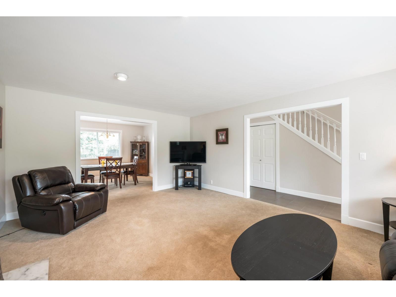 Photo 5 of 5644 E Sunrise Crescent, Surrey BC