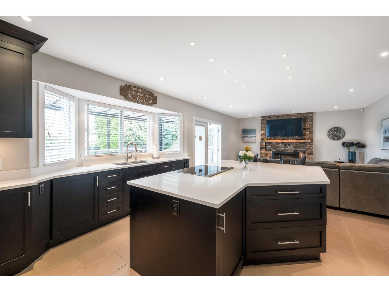Photo 8 of 5644 E Sunrise Crescent, Surrey BC