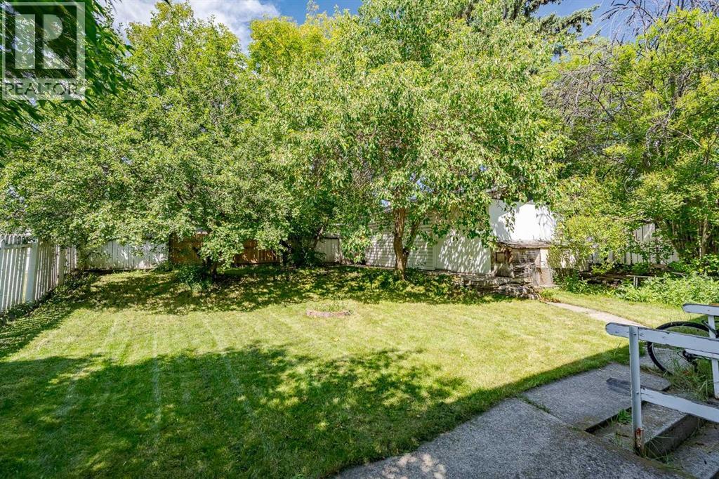 Single Family House Bi-level for Sale in  Blakiston Drive NW Brentwood Calgary 