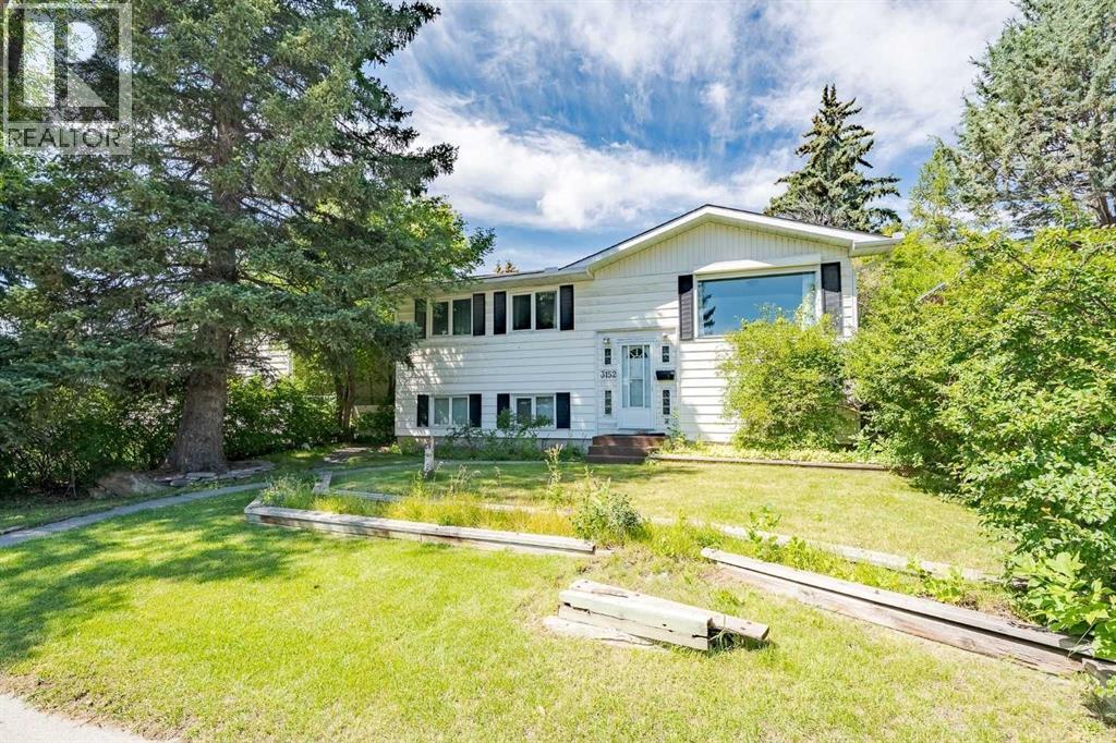 Single Family House Bi-level for Sale in  Blakiston Drive NW Brentwood Calgary 