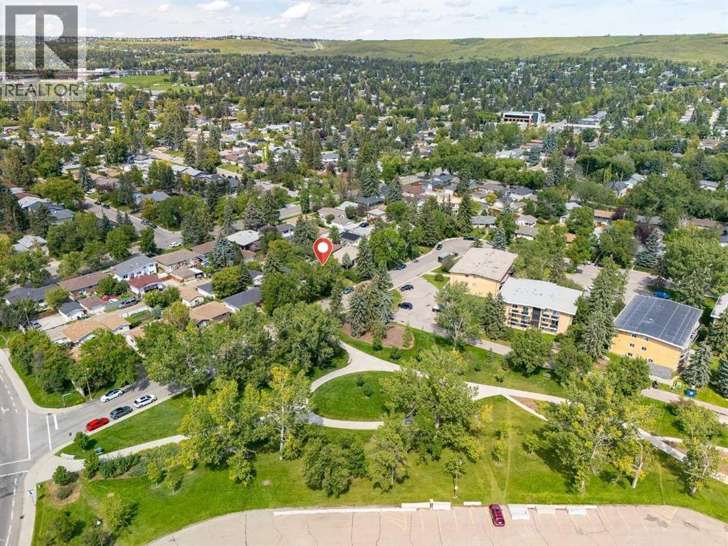 Single Family House Bi-level for Sale in  Blakiston Drive NW Brentwood Calgary 