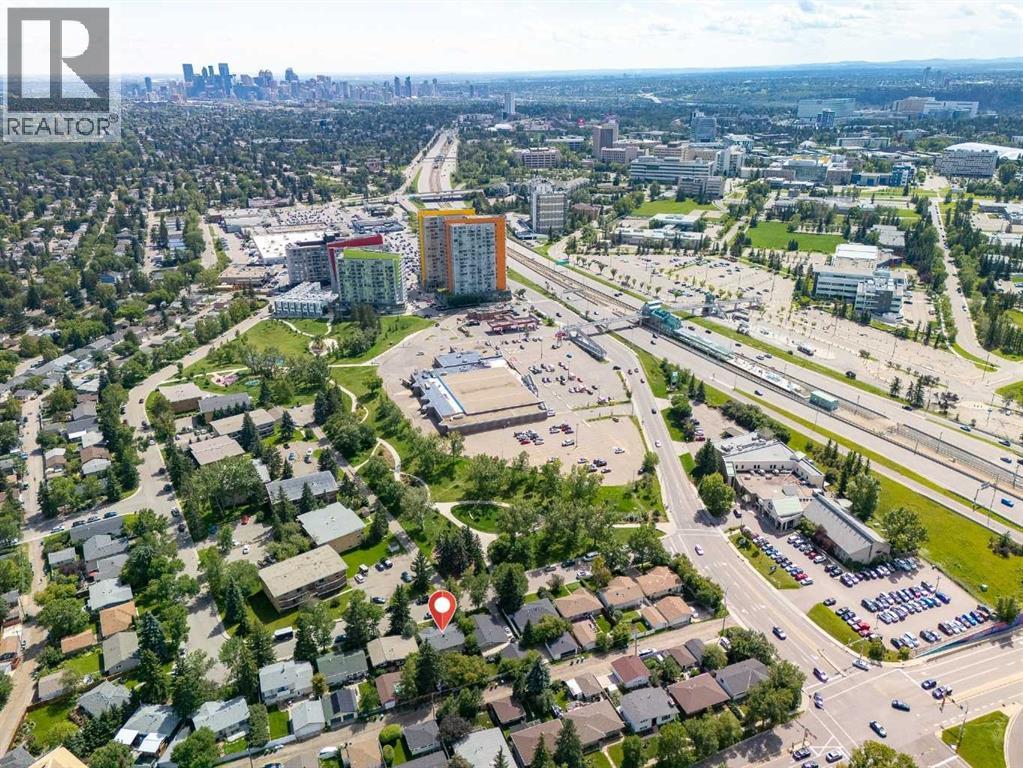 Single Family House Bi-level for Sale in  Blakiston Drive NW Brentwood Calgary 
