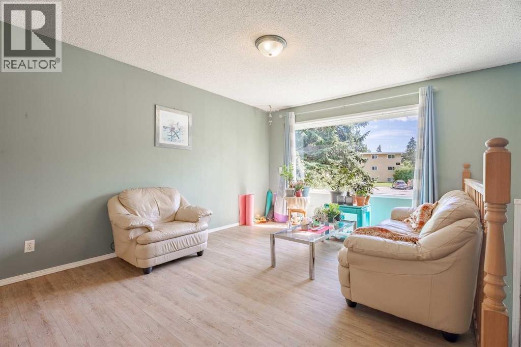 Single Family House Bi-level for Sale in  Blakiston Drive NW Brentwood Calgary 