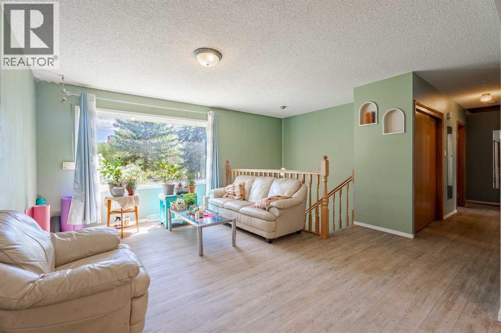 Single Family House Bi-level for Sale in  Blakiston Drive NW Brentwood Calgary 