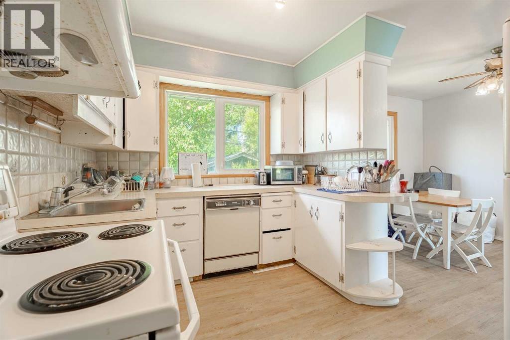 Single Family House Bi-level for Sale in  Blakiston Drive NW Brentwood Calgary 