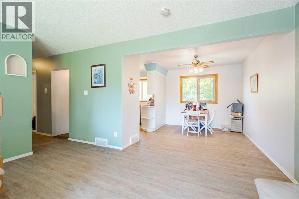 Single Family House Bi-level for Sale in  Blakiston Drive NW Brentwood Calgary 