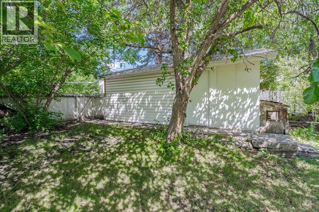 Single Family House Bi-level for Sale in  Blakiston Drive NW Brentwood Calgary 