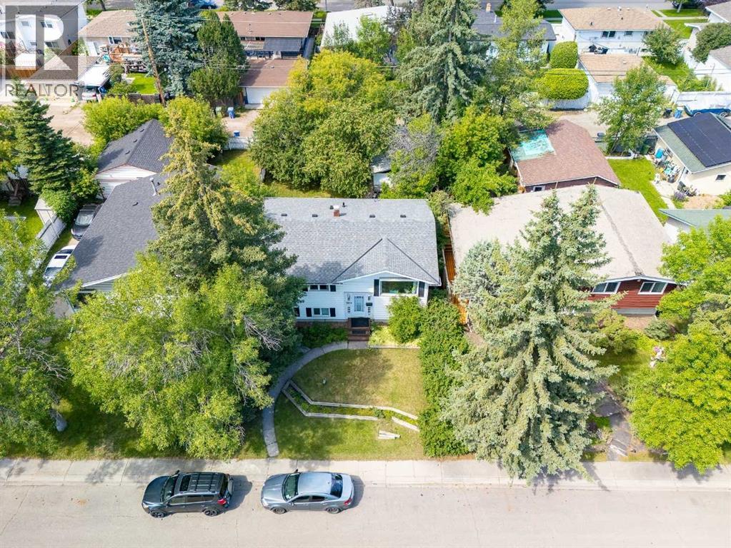 Single Family House Bi-level for Sale in  Blakiston Drive NW Brentwood Calgary 