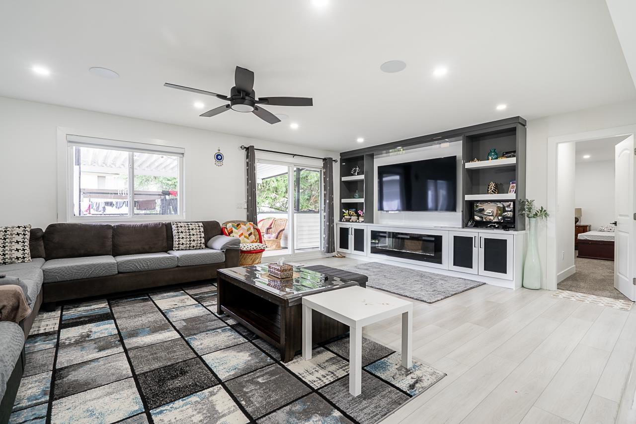 Photo 7 of 8736 140 A Street, Surrey BC