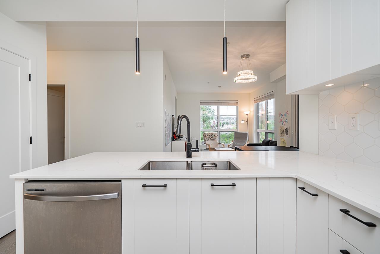 Photo 9 of 305 8327 201 Street, Langley BC