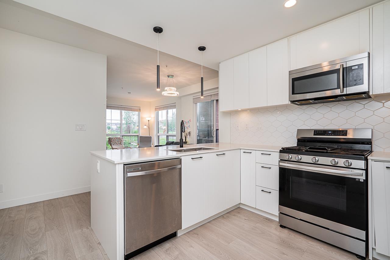 Photo 10 of 305 8327 201 Street, Langley BC