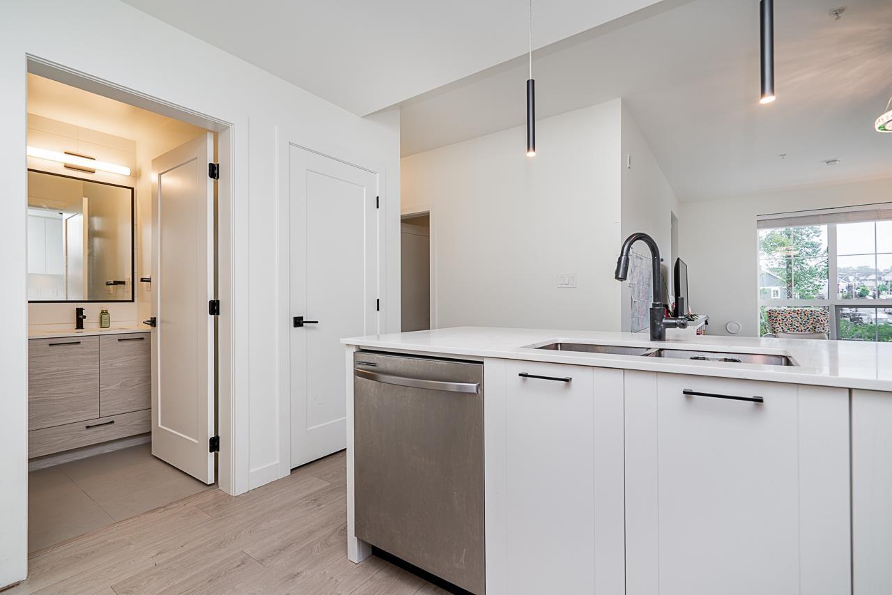 Photo 1 of 305 8327 201 Street, Langley BC