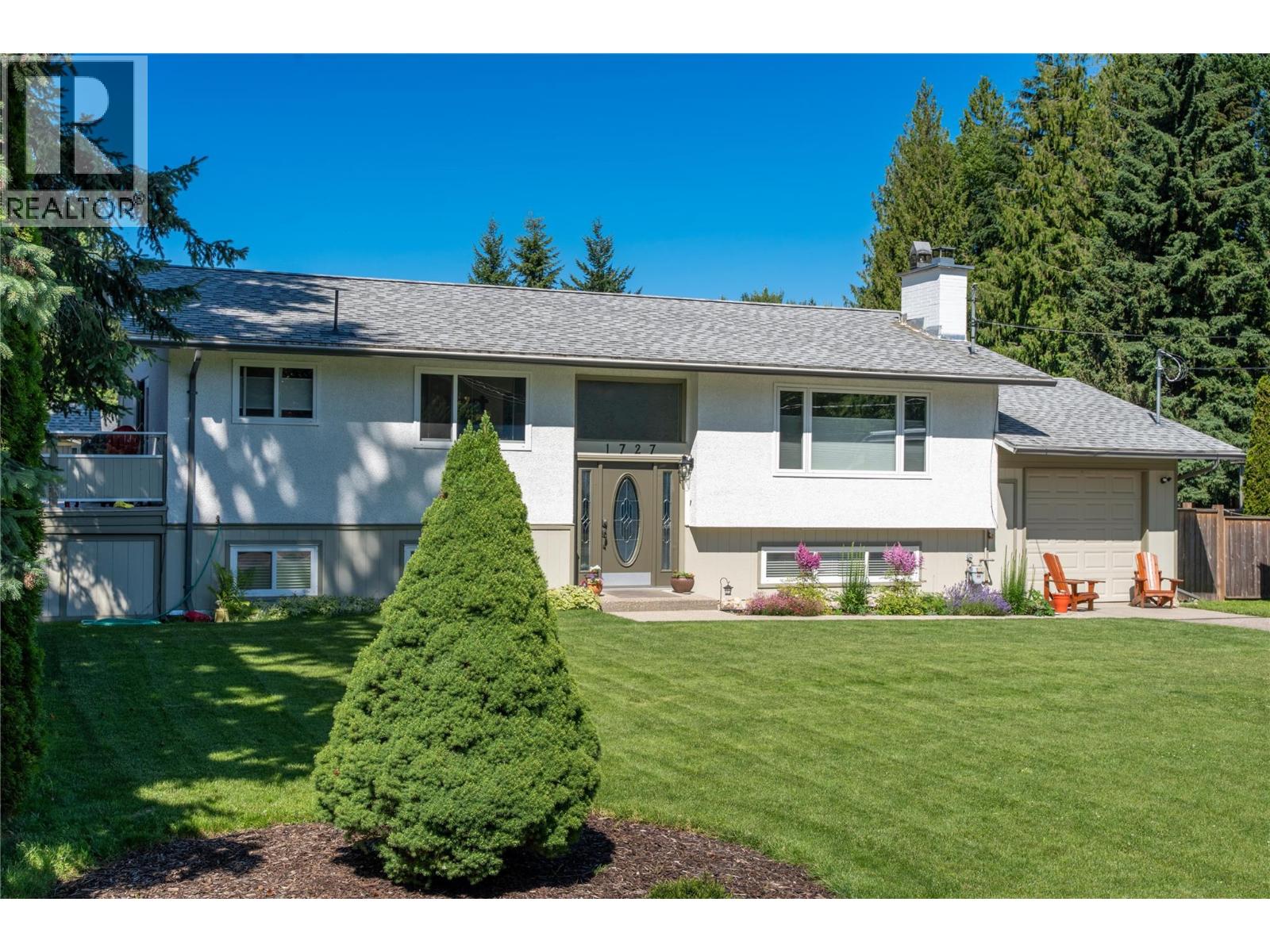 Photo 3 of 1727 Tillen Road, Revelstoke BC