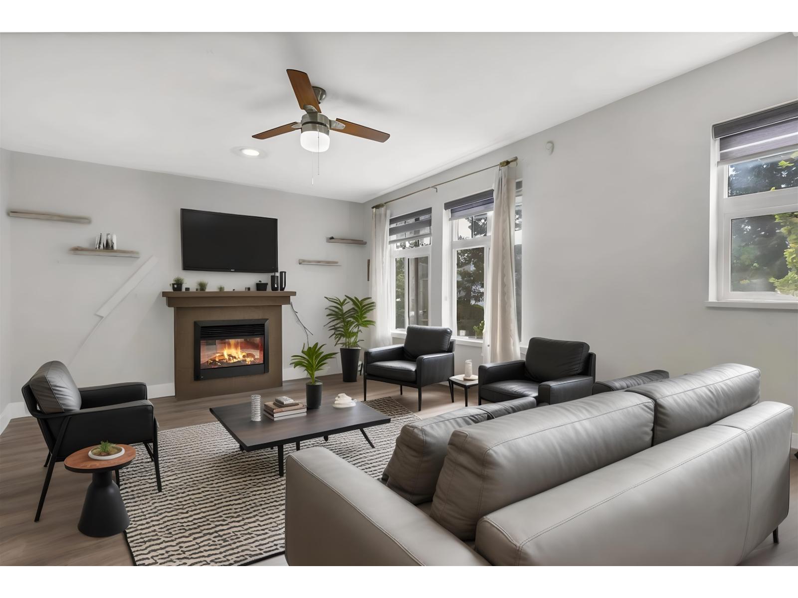 Photo 3 of 174 16177 83 Avenue, Surrey BC