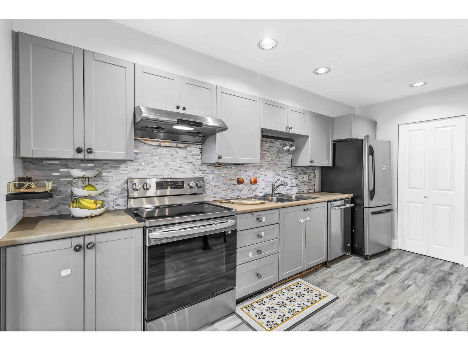 Photo 11 of 174 16177 83 Avenue, Surrey BC