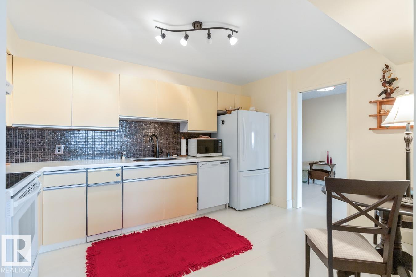 Photo 4 of 402 9929 Saskatchewan Dr Nw, Edmonton AB