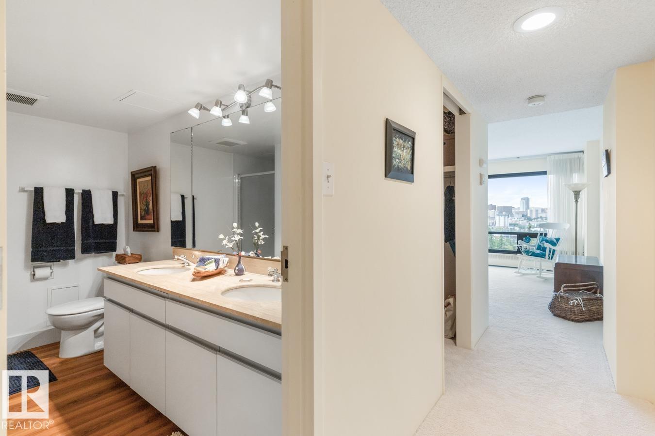 Photo 9 of 402 9929 Saskatchewan Dr Nw, Edmonton AB