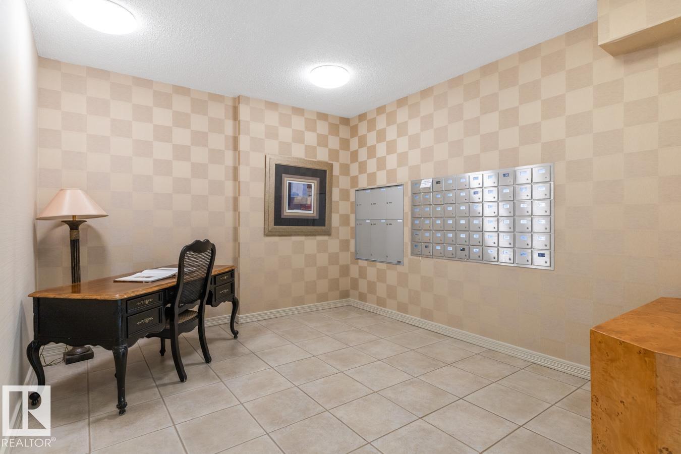 Photo 3 of 402 9929 Saskatchewan Dr Nw, Edmonton AB