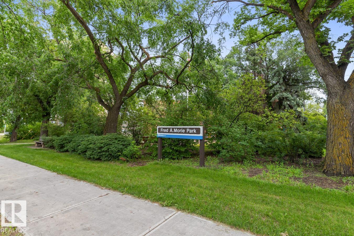 Photo 8 of 402 9929 Saskatchewan Dr Nw, Edmonton AB