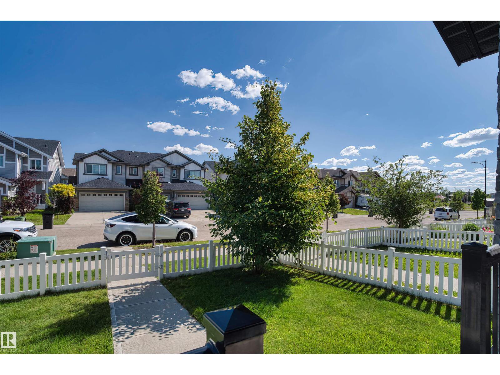 Photo 16 of 4320 Annett Cm Sw, Edmonton AB