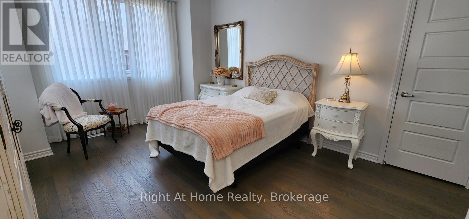 Photo 17 of 1242 Wheat Boom Drive, Oakville ON