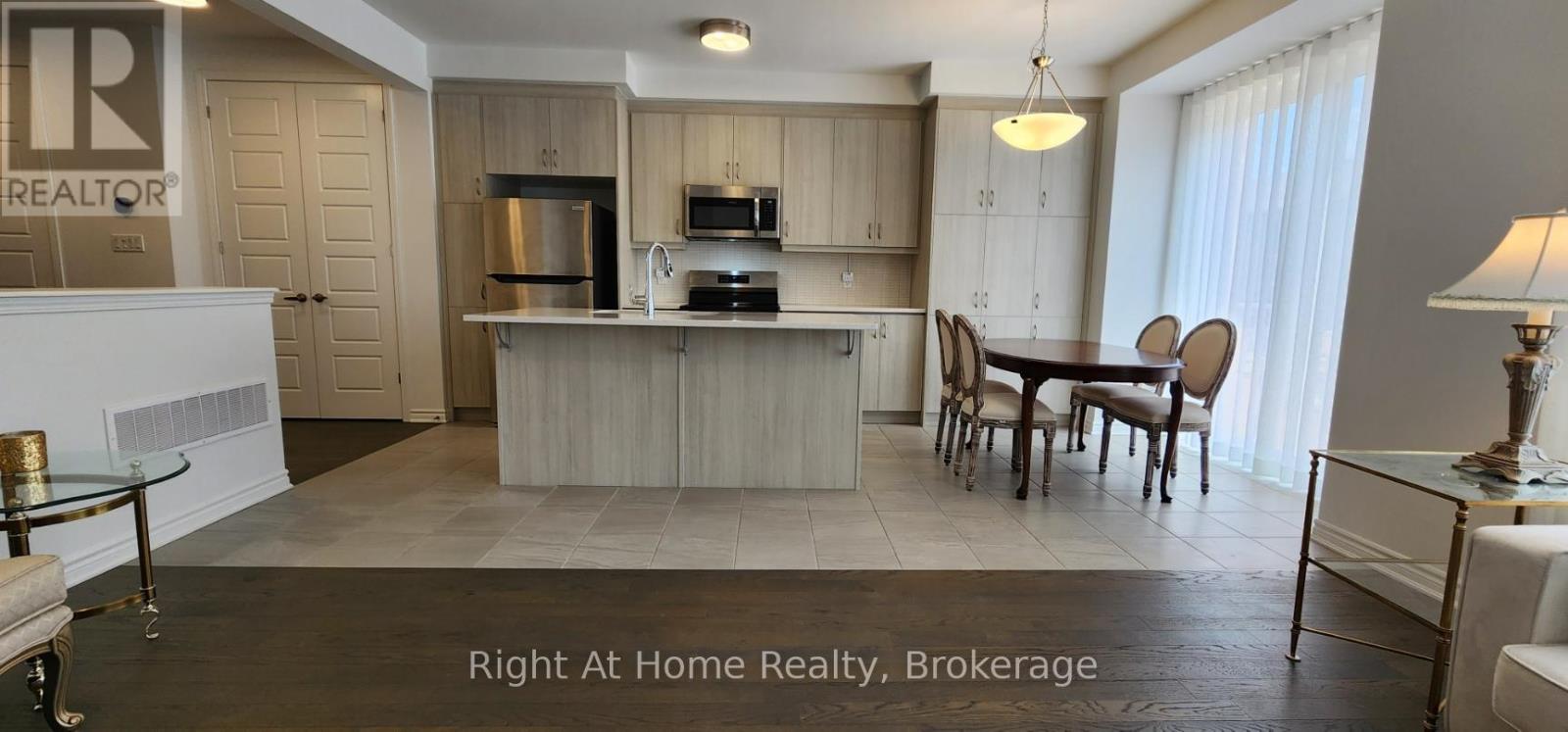 Photo 41 of 1242 Wheat Boom Drive, Oakville ON