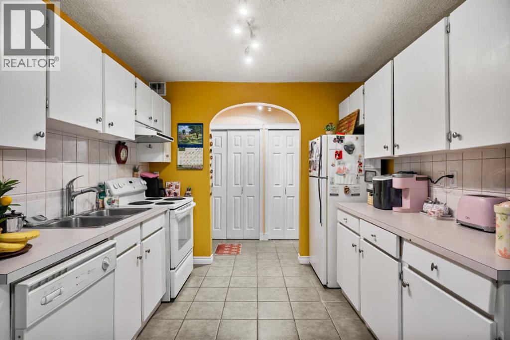 Single Family House for Sale in   Erlton Court SW Parkhill Calgary 