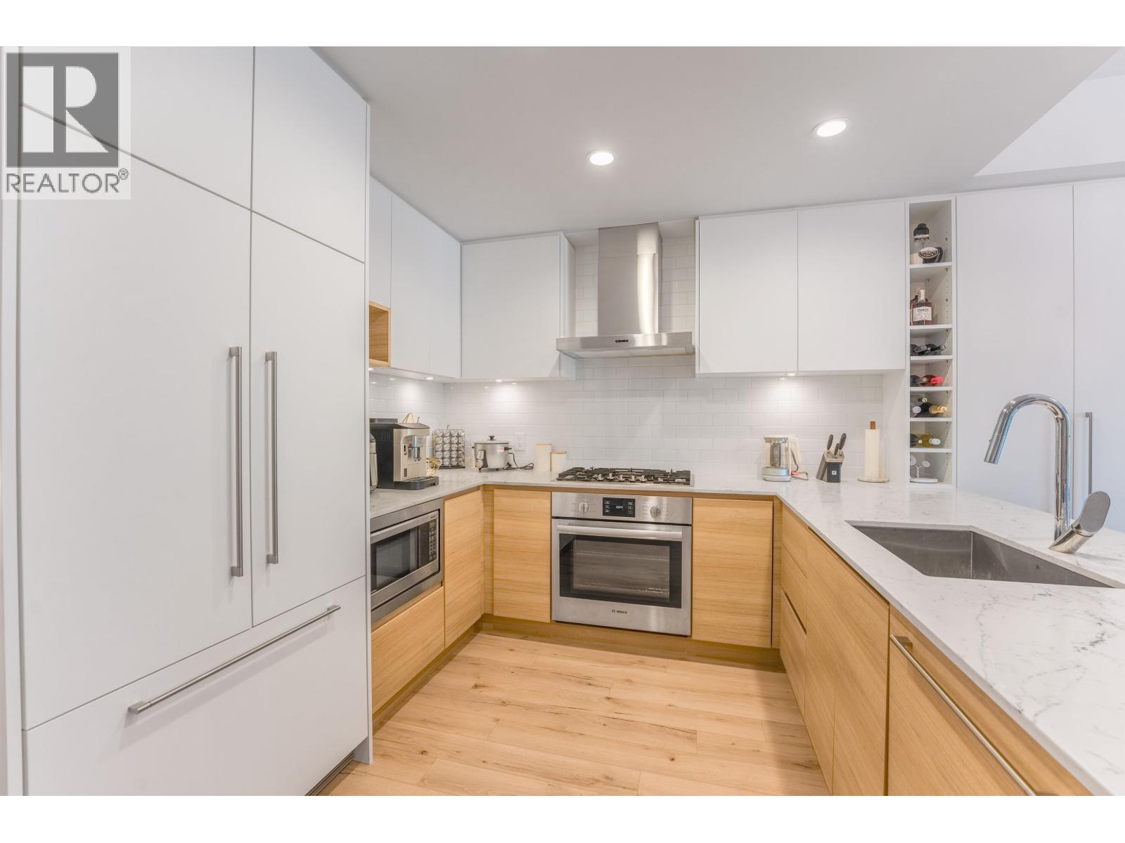 Photo 3 of 319 55 Klahanie Drive, Port Moody BC