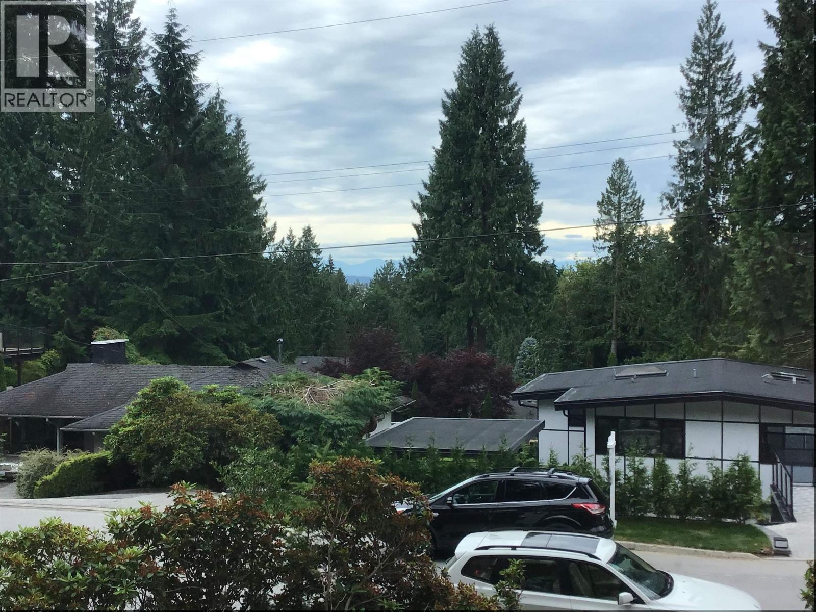 Photo 4 of 528 Greenway Avenue, North Vancouver BC