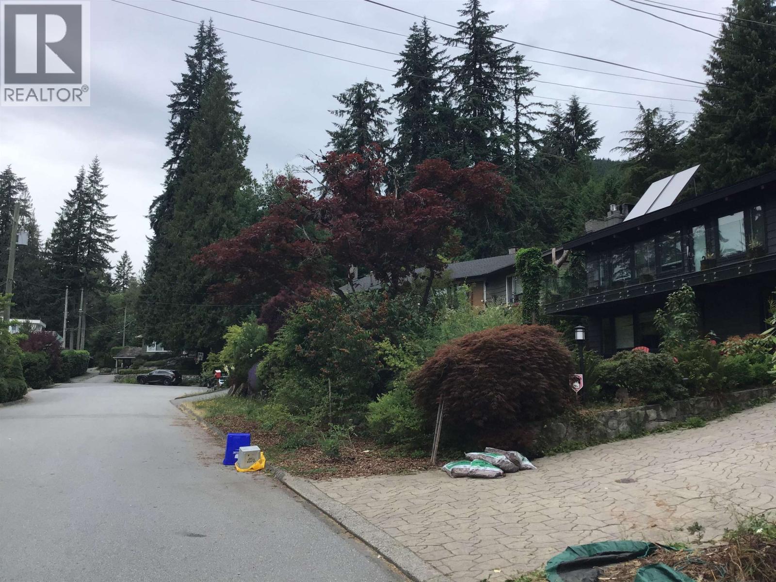 Photo 2 of 528 Greenway Avenue, North Vancouver BC