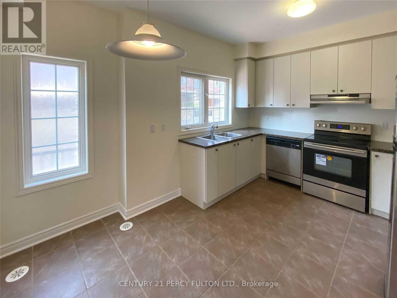 Photo 8 of 169 E Finch Avenue E, Toronto ON