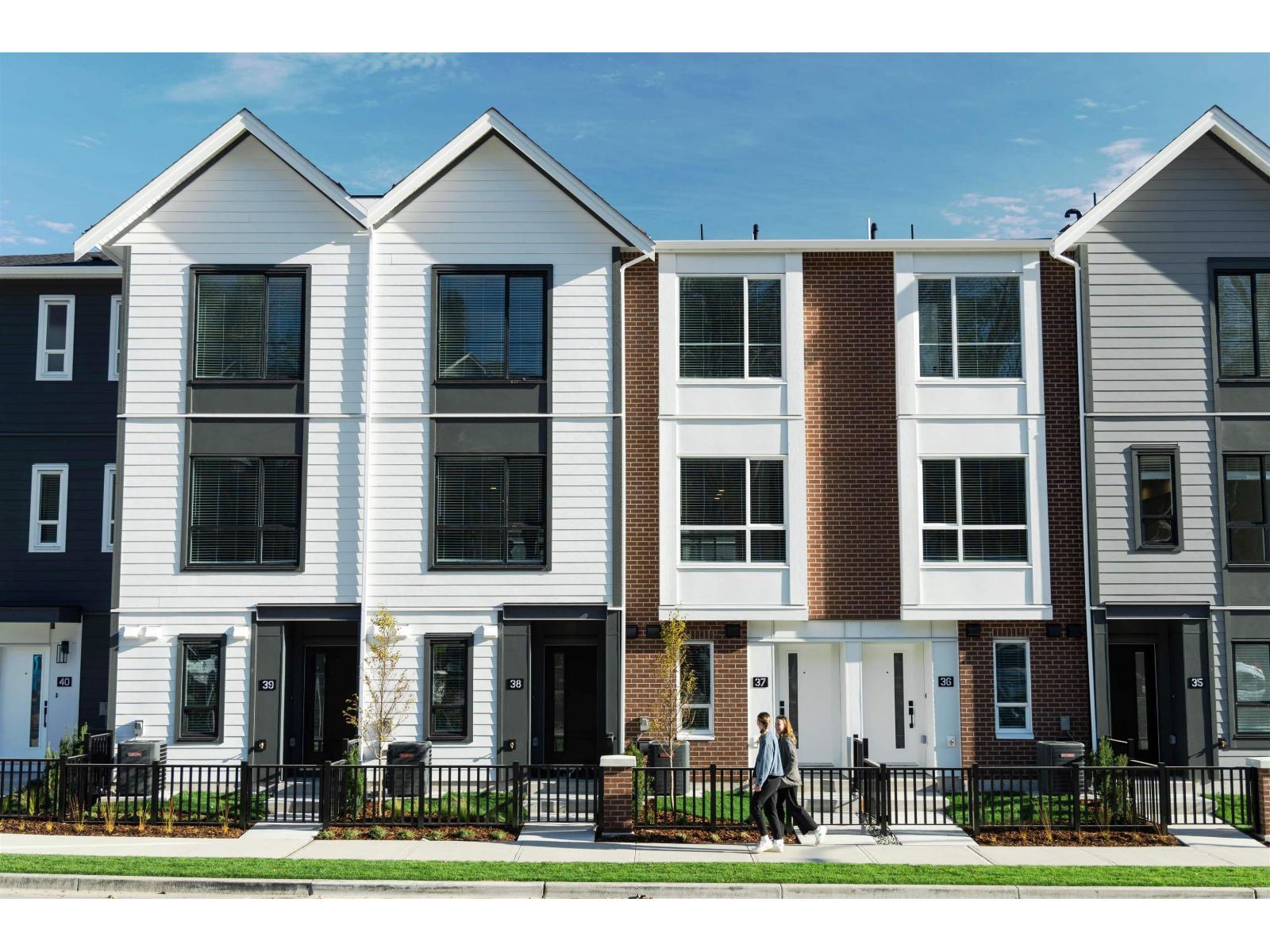 Photo 1 of 22 2886 Montrose Avenue, Abbotsford BC