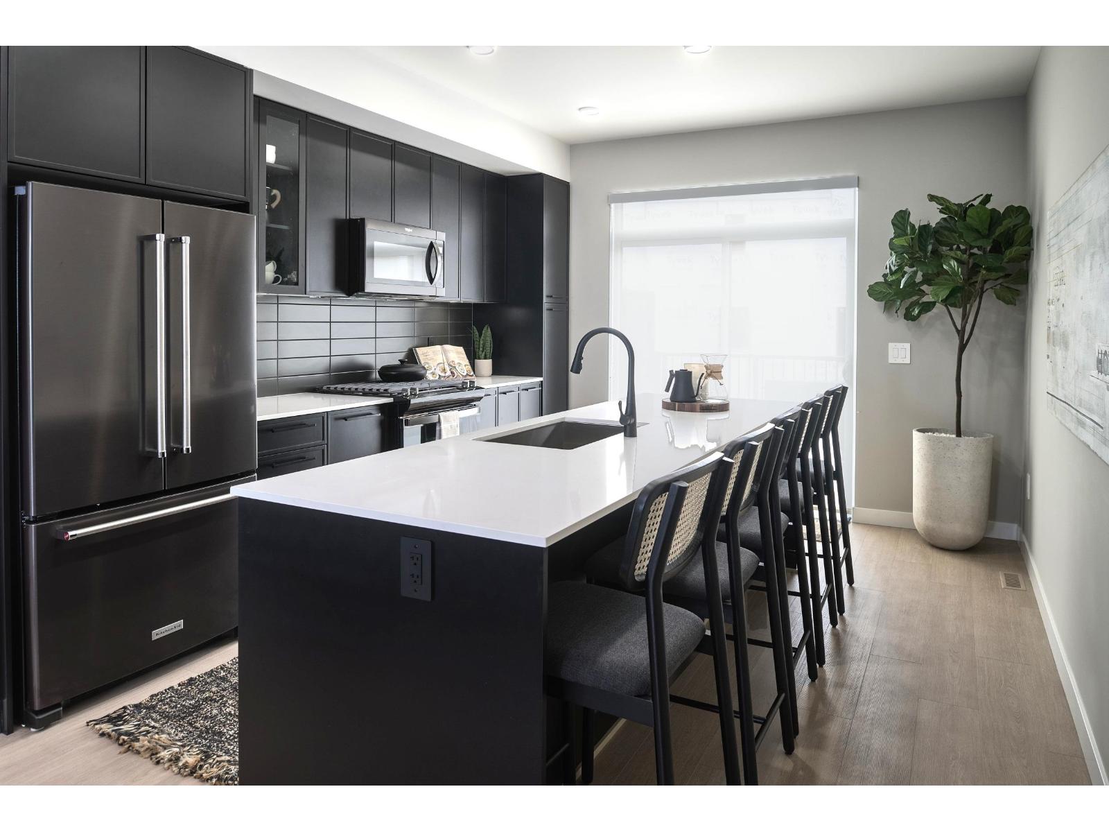 Photo 7 of 22 2886 Montrose Avenue, Abbotsford BC