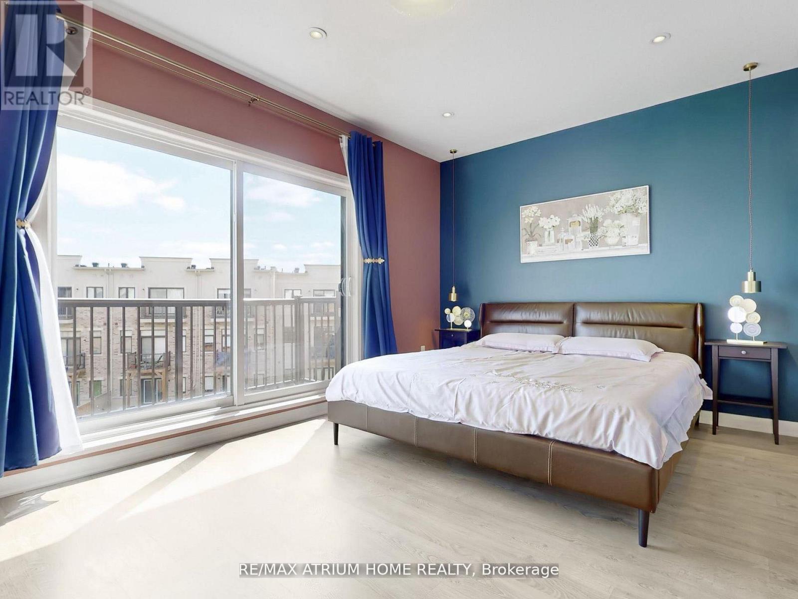 Photo 13 of 143 Arianna Crescent W, Vaughan ON
