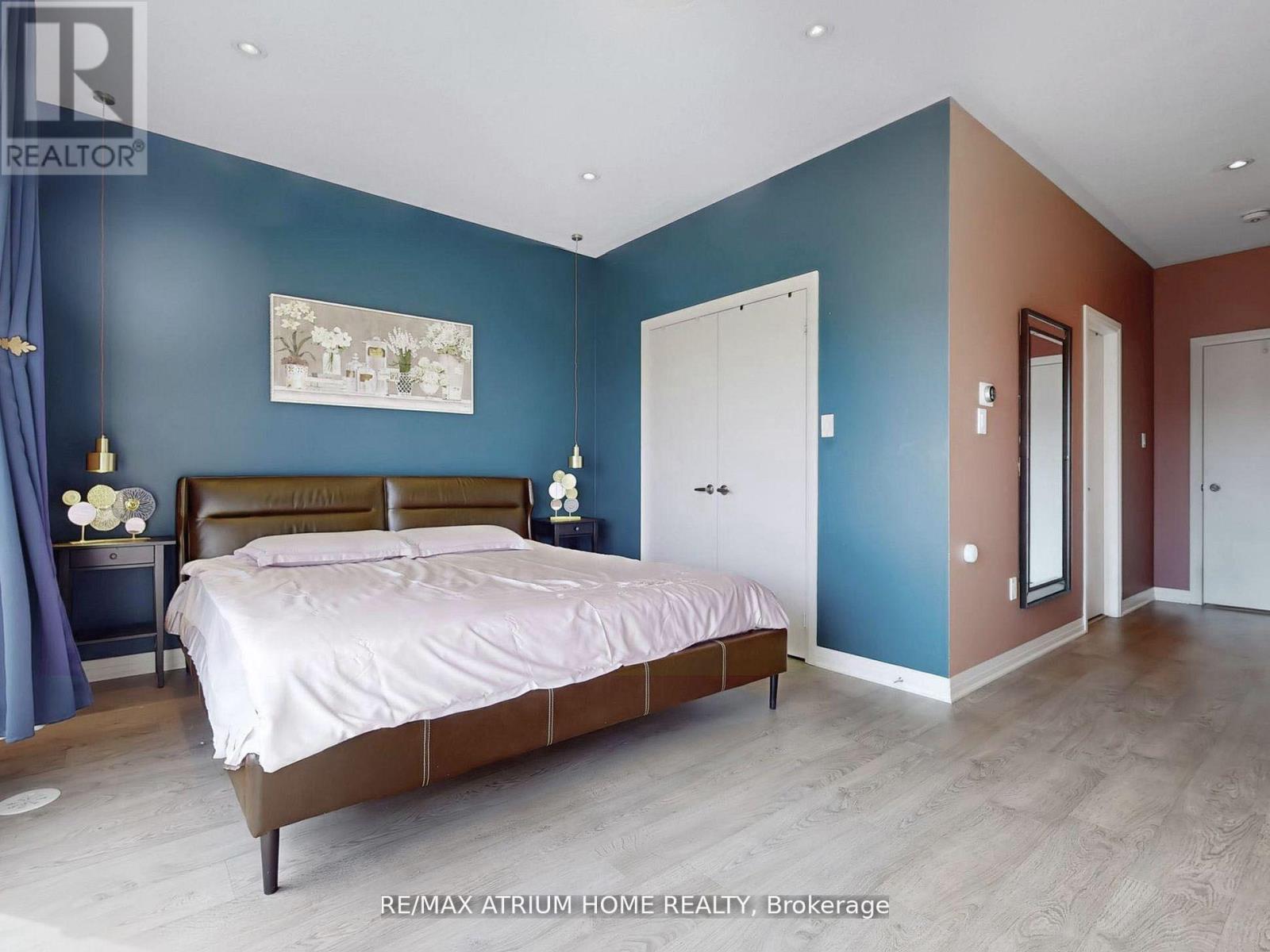 Photo 18 of 143 Arianna Crescent W, Vaughan ON