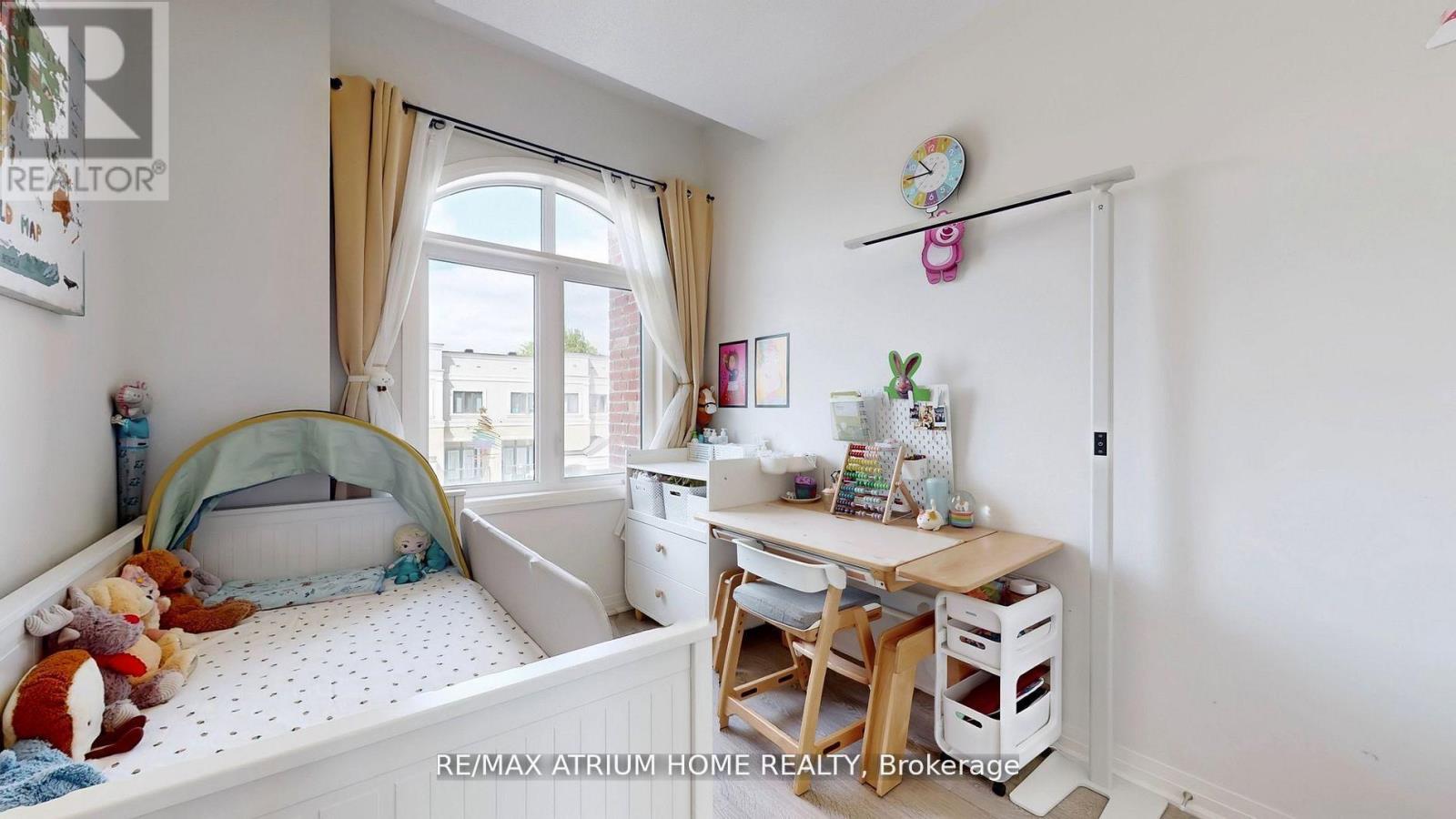 Photo 15 of 143 Arianna Crescent W, Vaughan ON