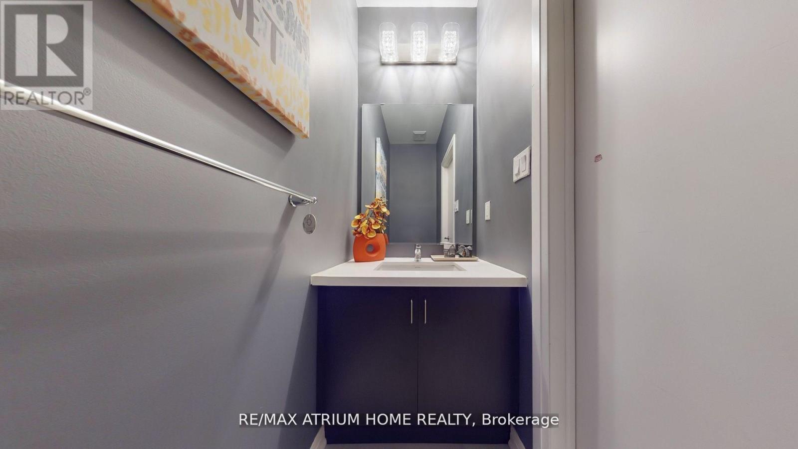 Photo 4 of 143 Arianna Crescent W, Vaughan ON