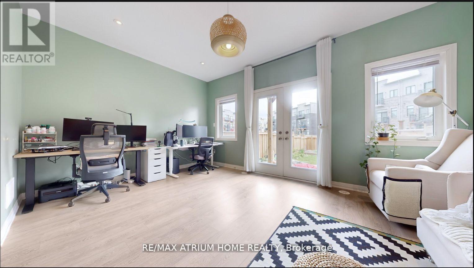 Photo 17 of 143 Arianna Crescent W, Vaughan ON