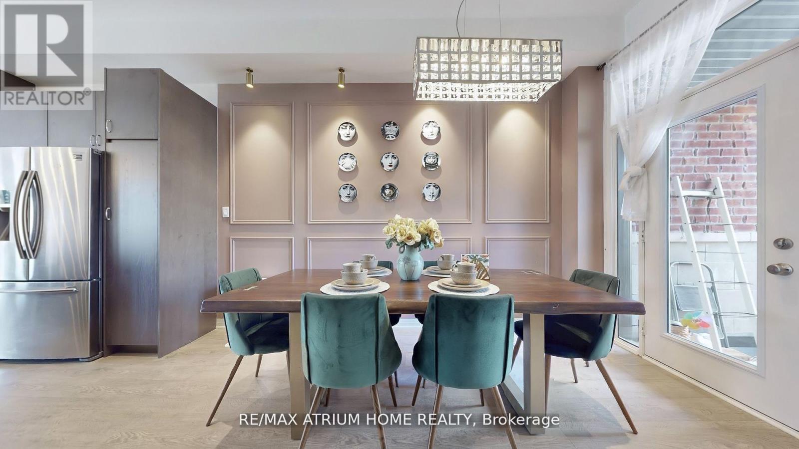 Photo 6 of 143 Arianna Crescent W, Vaughan ON