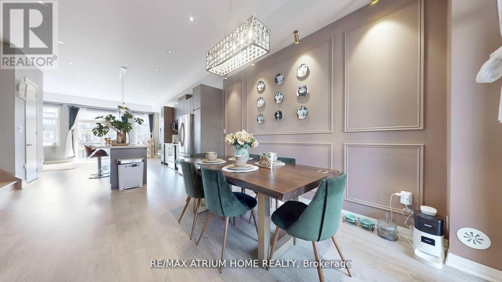 Photo 12 of 143 Arianna Crescent W, Vaughan ON
