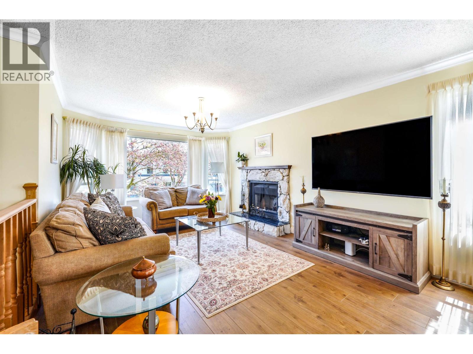 Photo 6 of 883 Nairn Court, North Vancouver BC