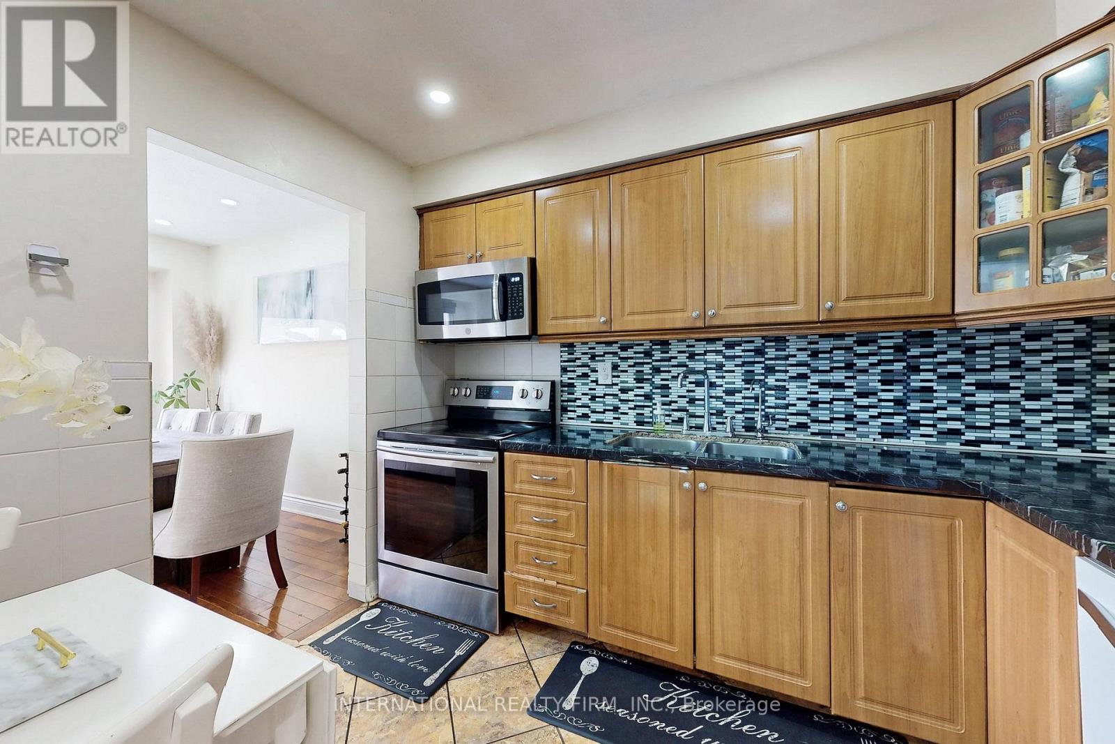 Photo 32 of 62 60 Hanson Road, Mississauga ON