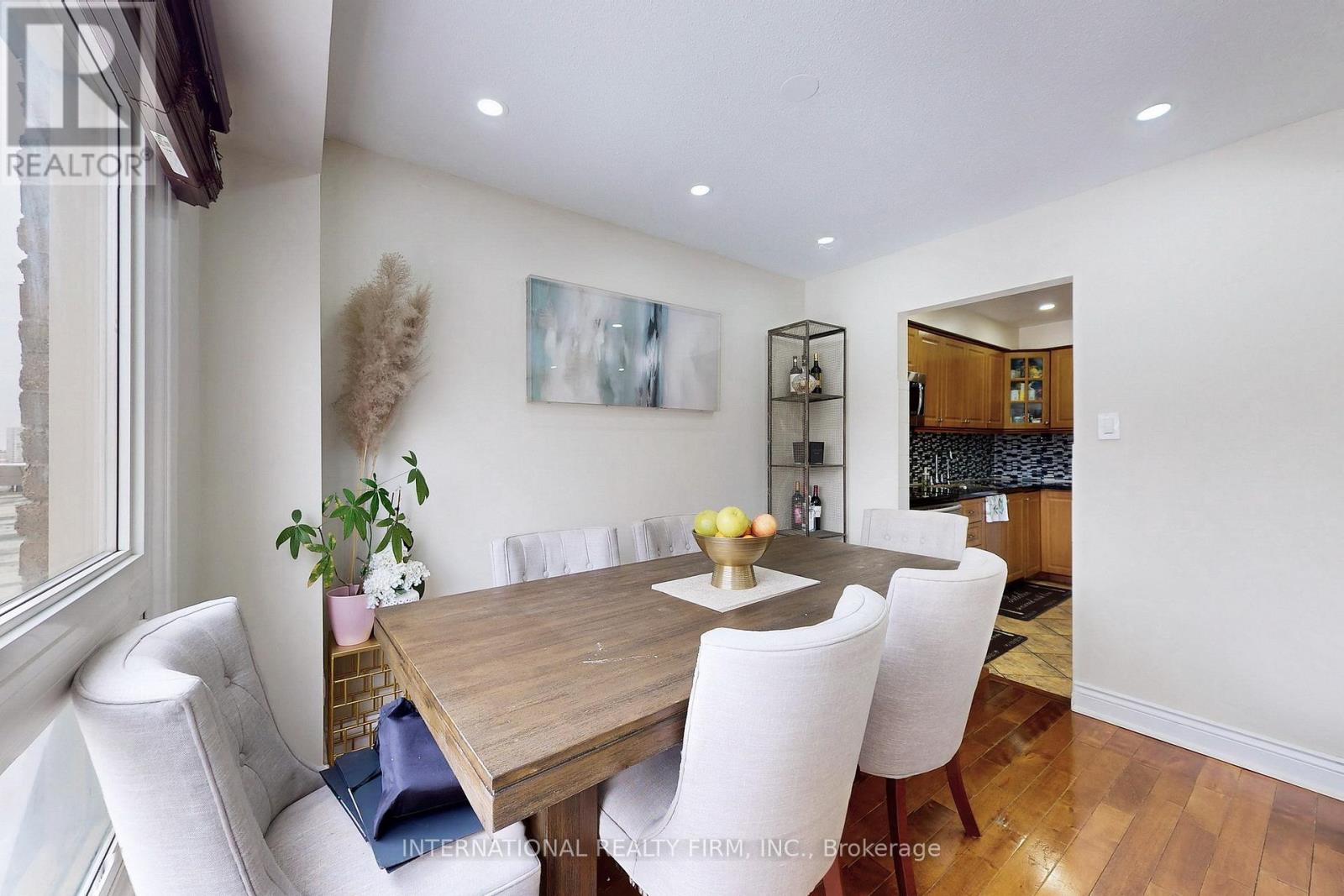 Photo 14 of 62 60 Hanson Road, Mississauga ON