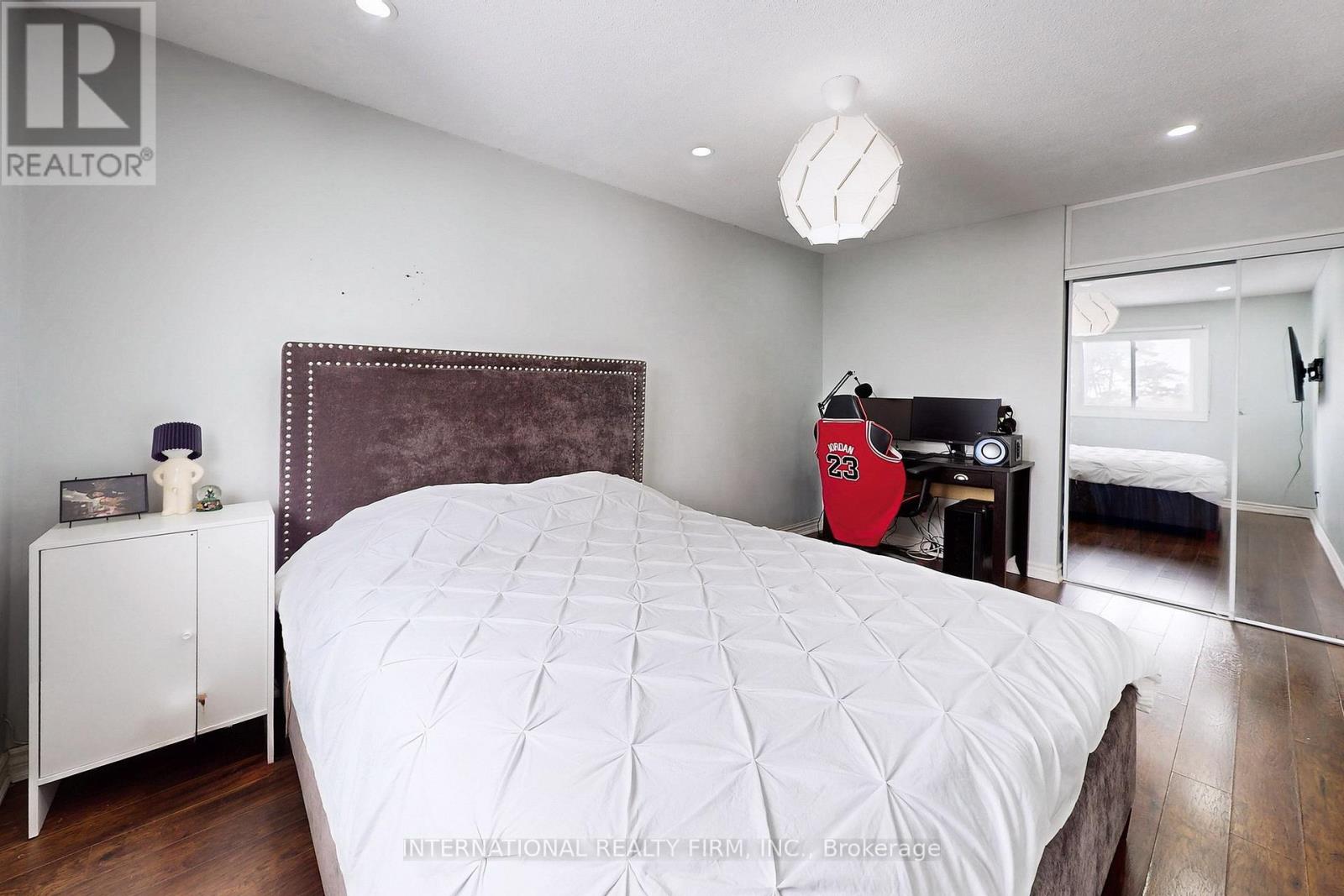Photo 40 of 62 60 Hanson Road, Mississauga ON