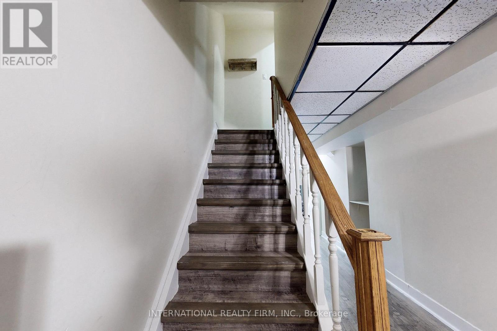 Photo 2 of 62 60 Hanson Road, Mississauga ON