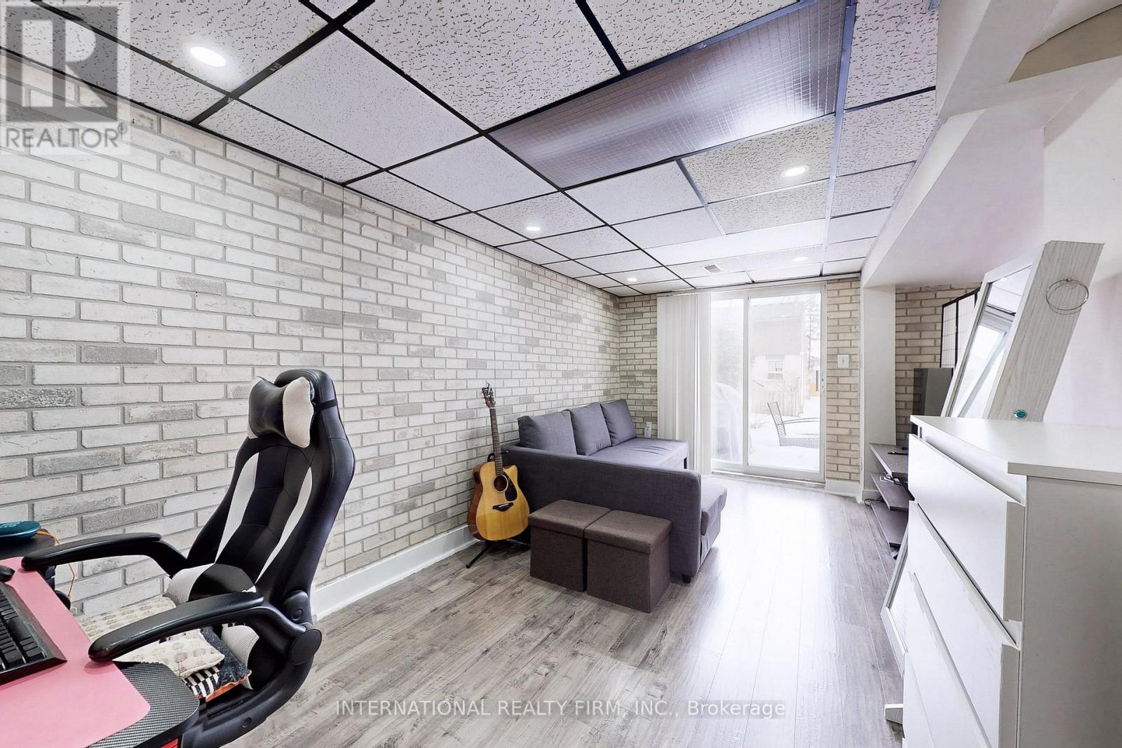 Photo 10 of 62 60 Hanson Road, Mississauga ON