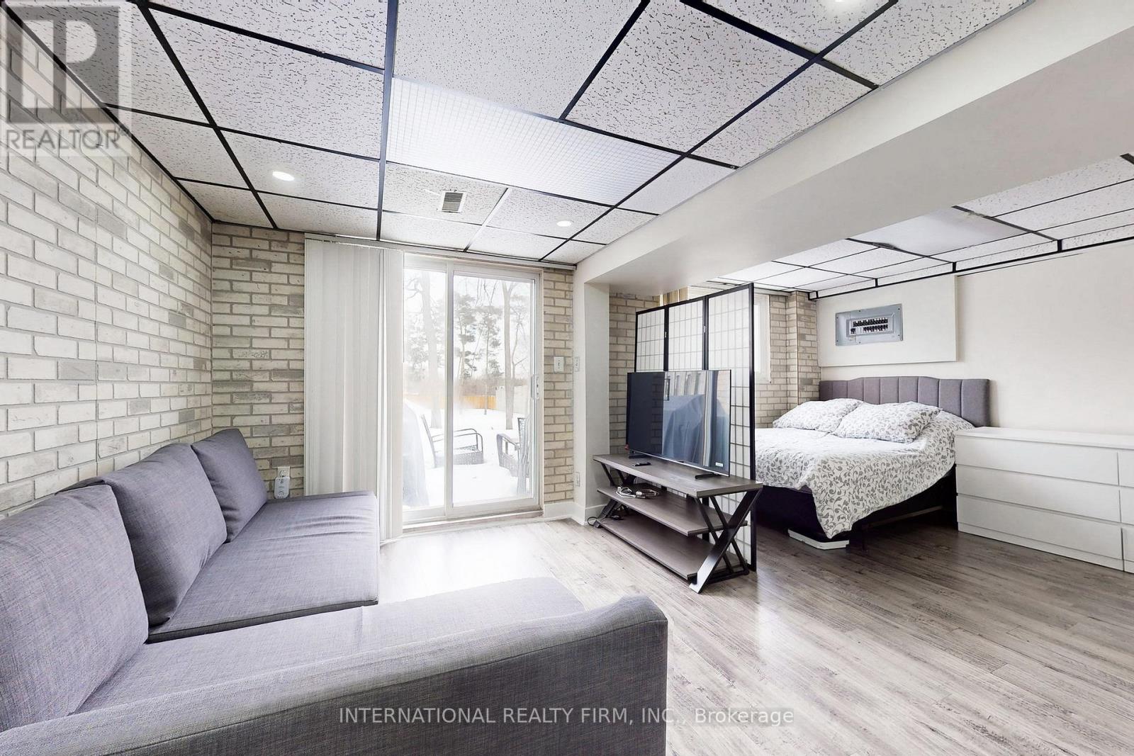Photo 16 of 62 60 Hanson Road, Mississauga ON