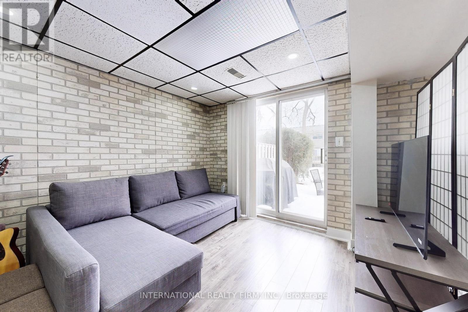 Photo 41 of 62 60 Hanson Road, Mississauga ON