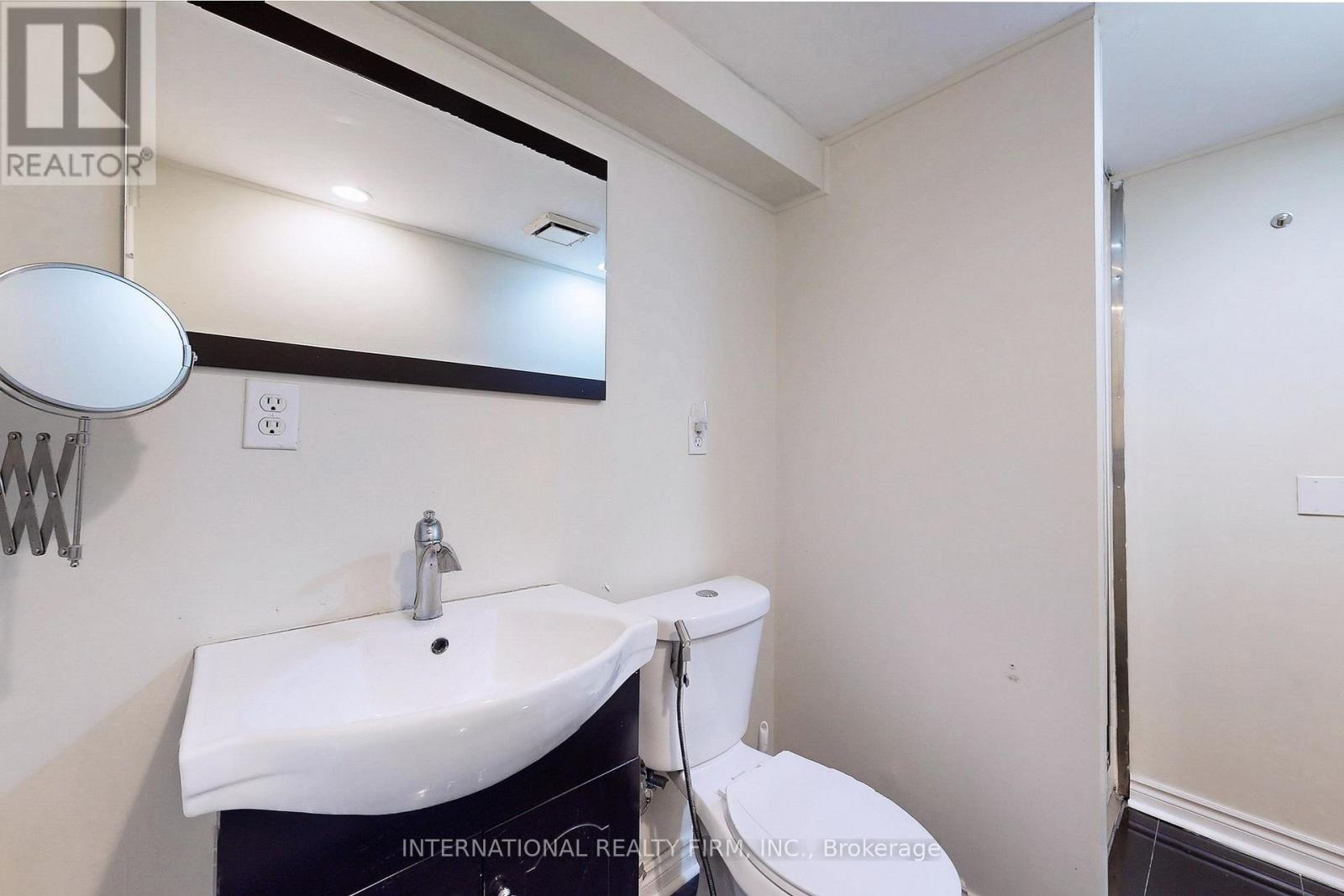 Photo 18 of 62 60 Hanson Road, Mississauga ON