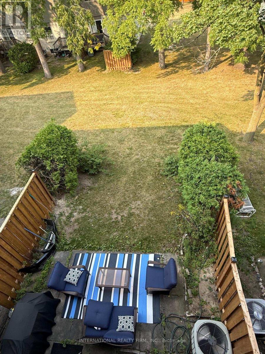 Photo 24 of 62 60 Hanson Road, Mississauga ON